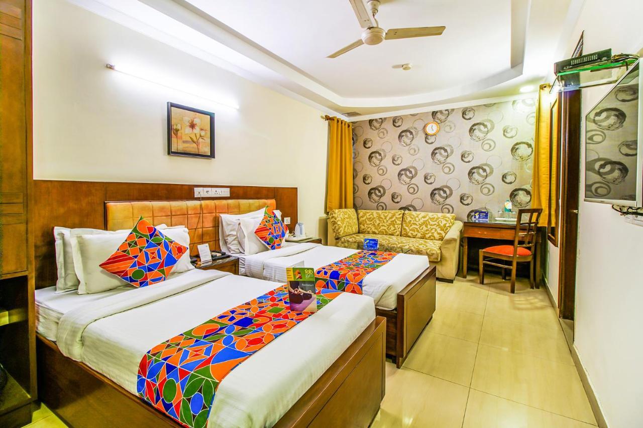Fabhotel Signature Plaza New Delhi Exterior photo