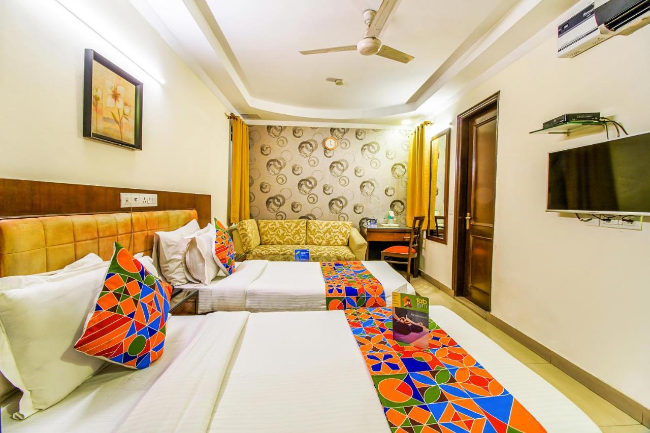 Fabhotel Signature Plaza New Delhi Exterior photo
